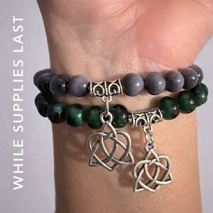 💚 Celtic Green Gemstone Bracelet with Trinity Knot Charm 💚